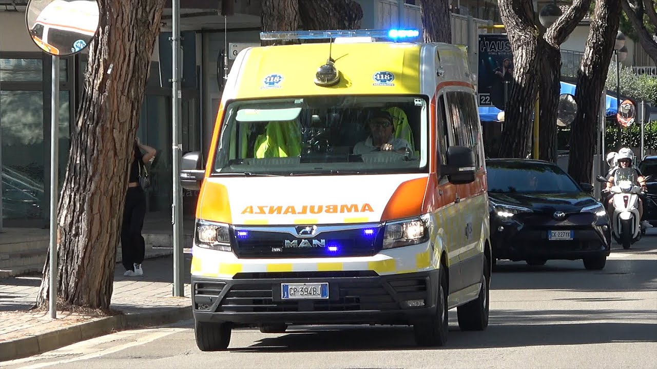 [WAIL] 2X Ambulanza Castel Monte Onlus in emergenza - Ambulance responding code 3