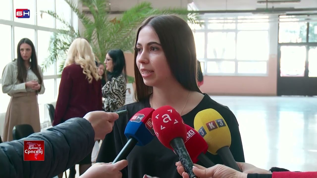 Doboj: Organizovano humanitarno pletenje pletenica i prodaja peciva i kolača za Bojanu Savić