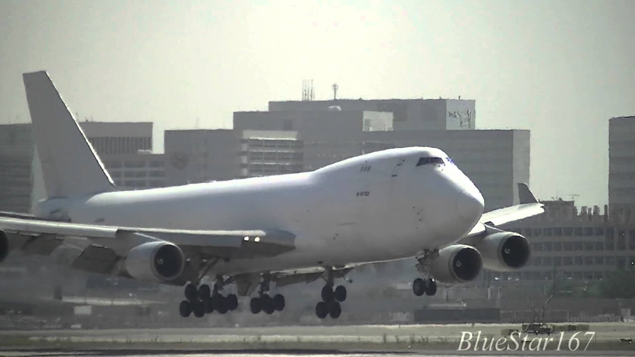 Untitled (China Airlines Cargo) Boeing 747-400F (B-18722) landing at LAX/KLAX (Los Angeles) RWY 24R