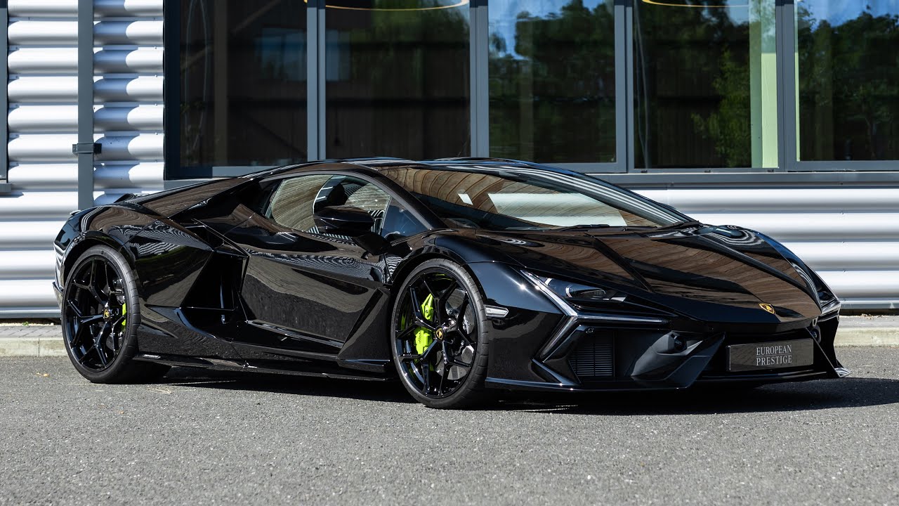 2024 Lamborghini Revuelto 6.5 V12 - Nero Noctis - Walkaround (4K)