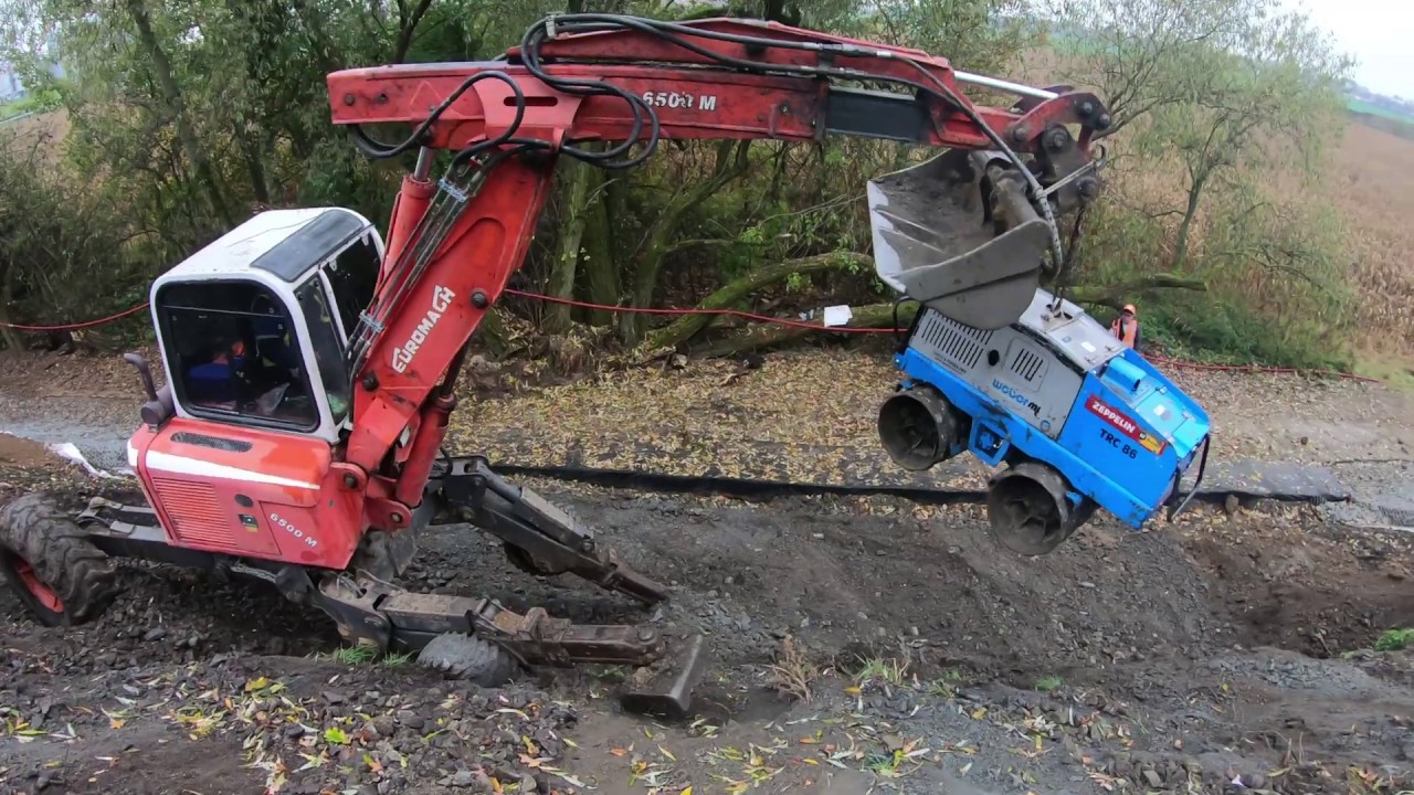 Euromach 6500 working in slope / Volvo EWR 150E zásyp propustku / 4K