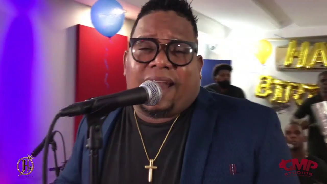 Yoskar Sarante  Es Homenajeado Por Nayi Jimenez