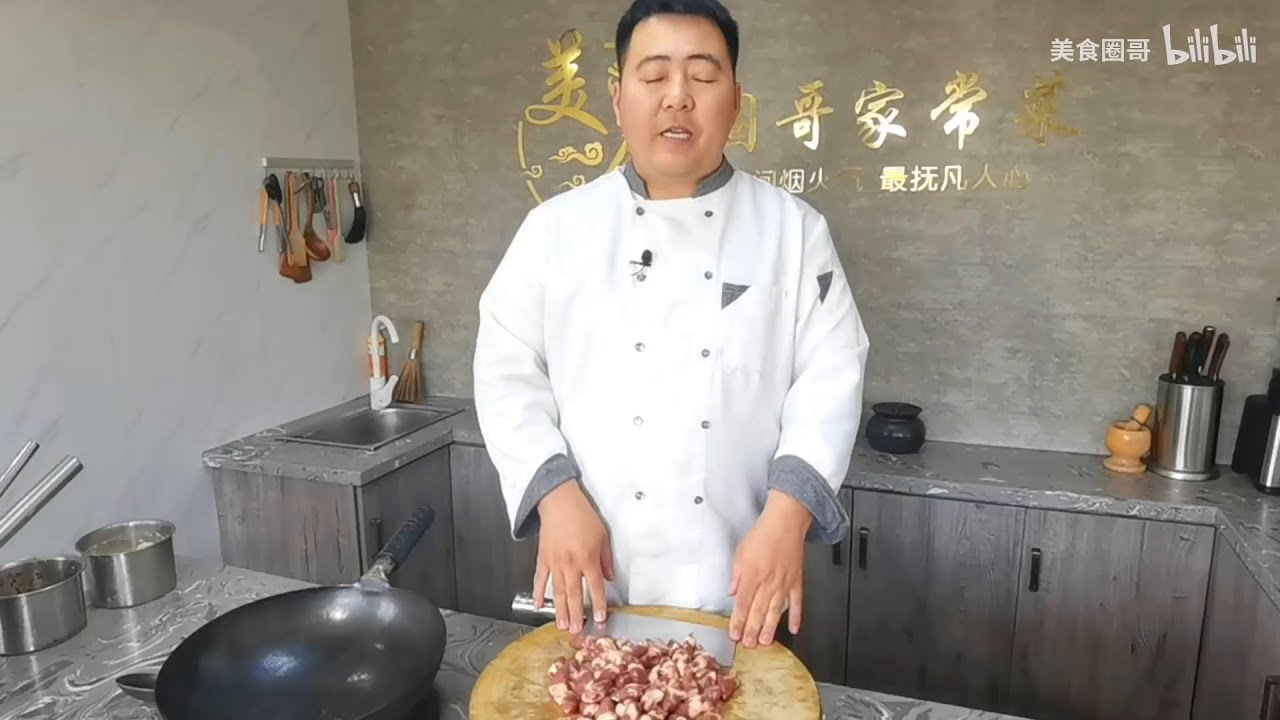 爱吃烧烤的朋友请看视频，在家没有木炭和烤炉也能做，味道杠杠滴