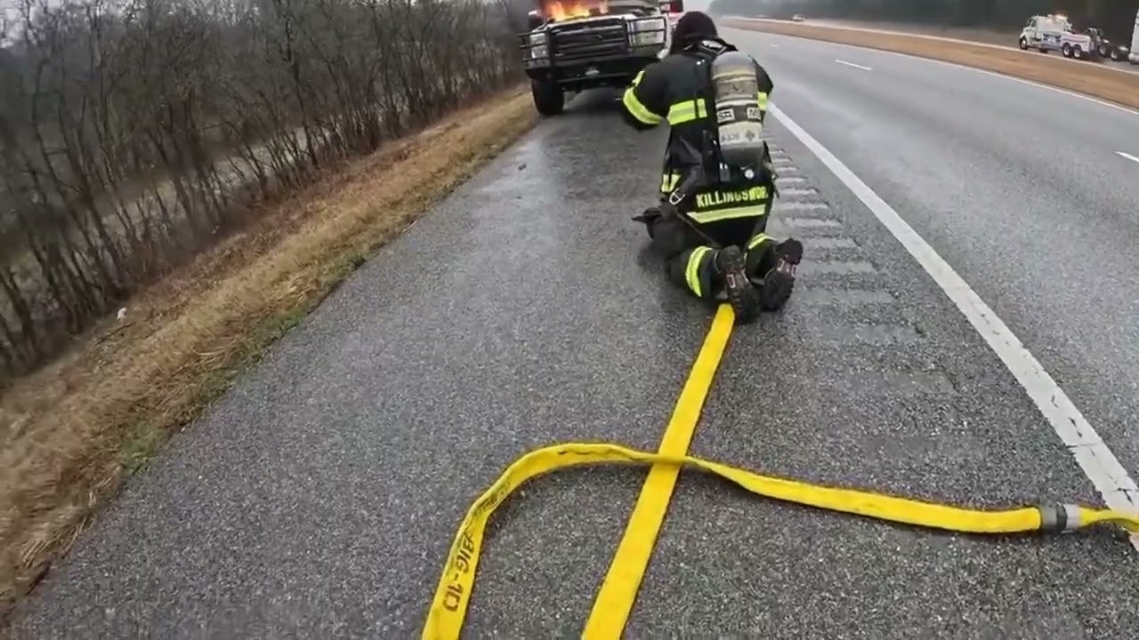 Firefighter Extinguishes Vehicle Blaze on West Central Tennessee Freeway