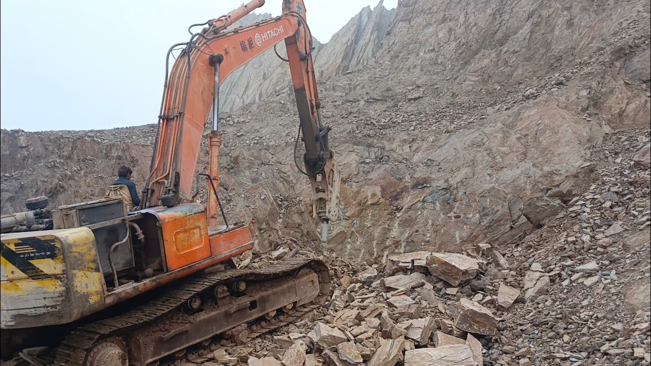 EXCAVATOR POWER: Breaking a Hill like a Pro!” #excavators #stonemachinery #jcb #mining #drilling