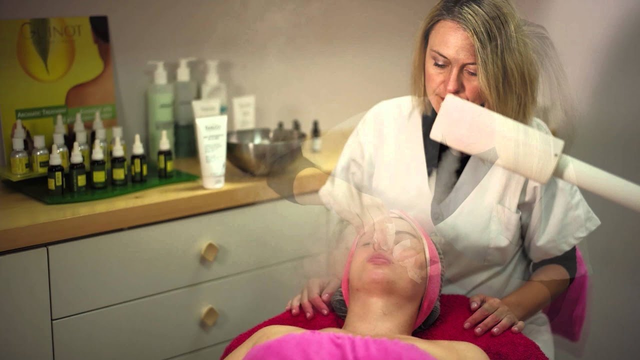 Βαθύς καθαρισμός προσώπου με Dermionologie - Femme de la Beaute
