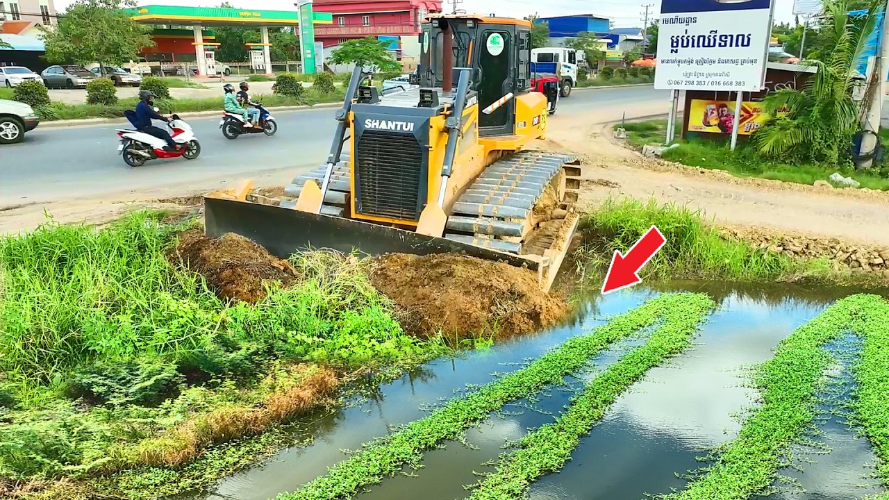 O.M.G Nicely Land Filling, Operator Skills Bulldozer Push Clear & 25t Dump Trucks Dumping Stone