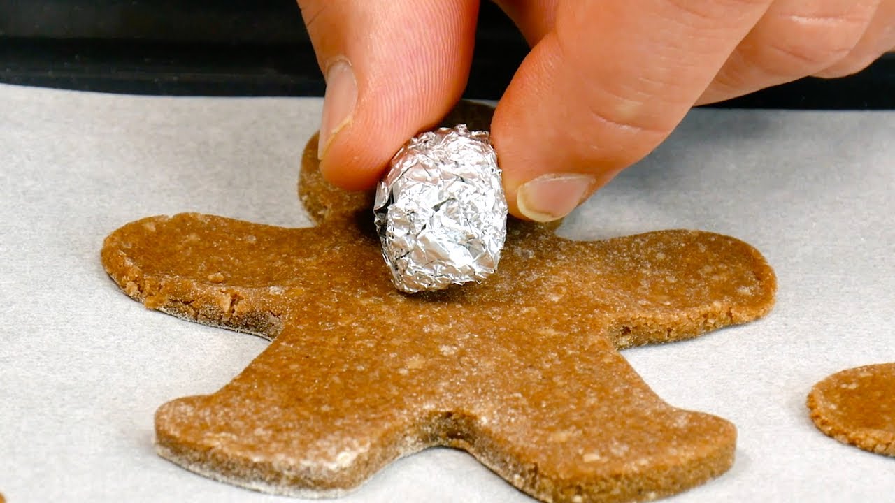 Put Tin Foil Balls On Dough & Pop It In The Oven! | 6 Super Original Christmas Cookie Recipes