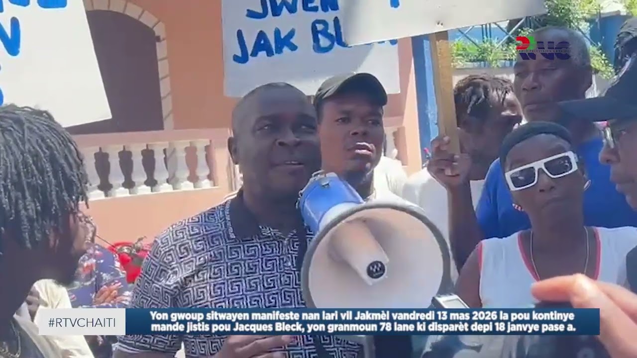 Yon gwoup sitwayen manifeste nan vil Jakmèl pou kontinye mande jistis pou Jacques Bleck