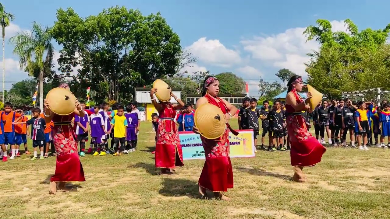 Tarian Opening Turnamen Sepak Bola dan Voli Putra/Putri Tingkat SD (Menyambut HUT SMPN1 Kembayan #44