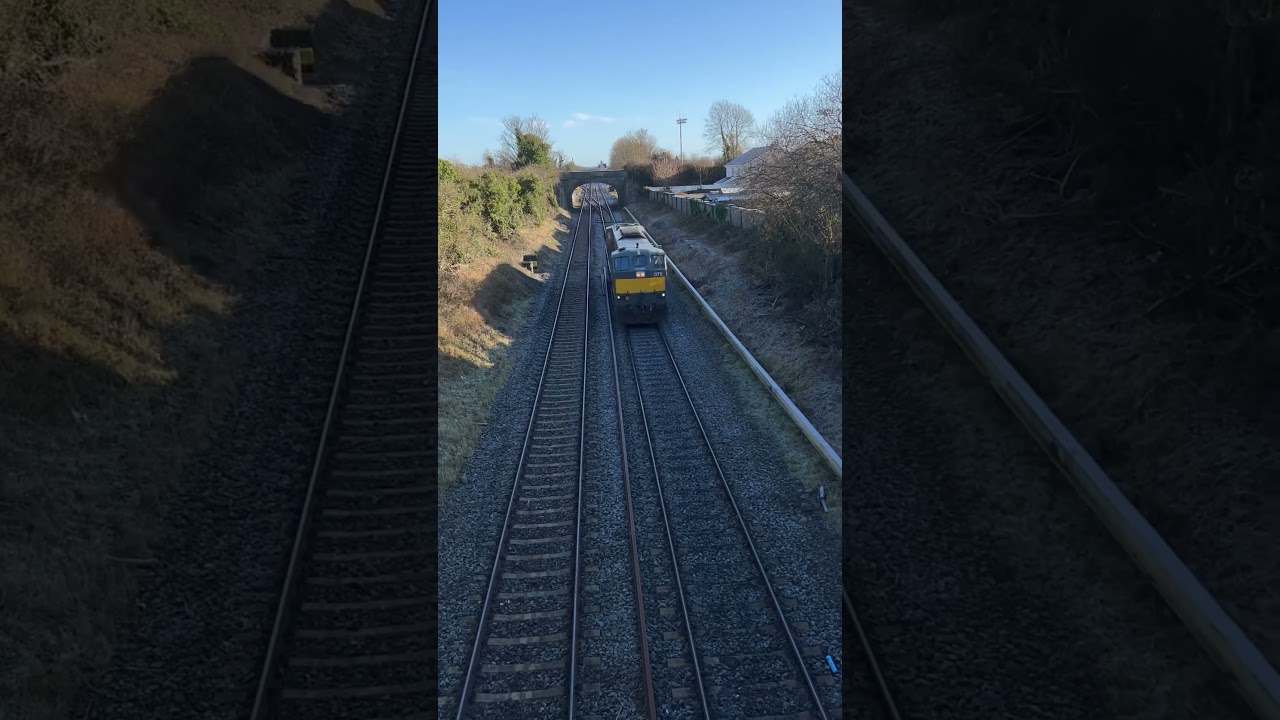 Irish rail class 071 @ Kildare heading west #train #irishrail #ireland