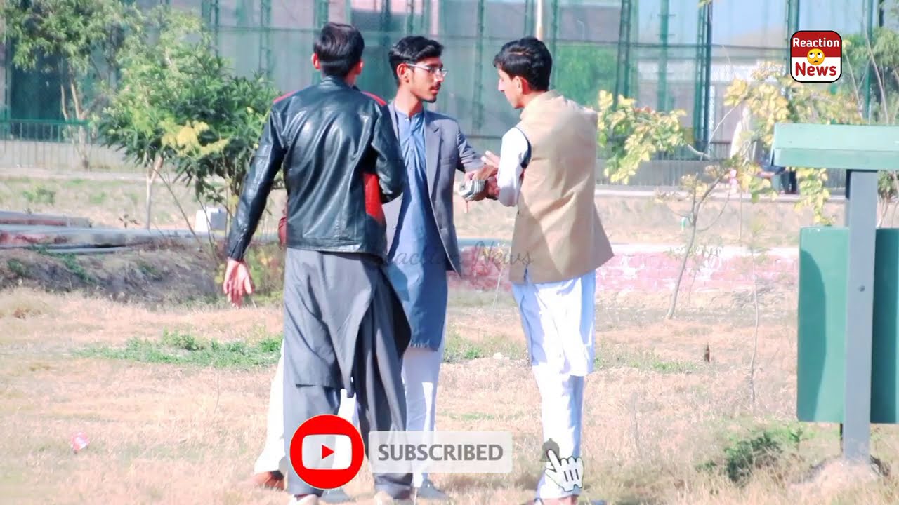 Prank Walon k Sath Prank Ho Gya | Banana Prank | Reaction News Latest Pranks #2022