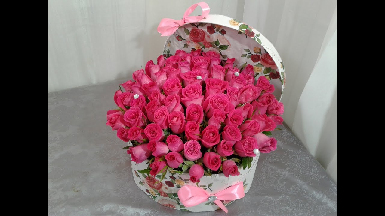51 роза в шляпной коробке.  51 roses in a hat box.