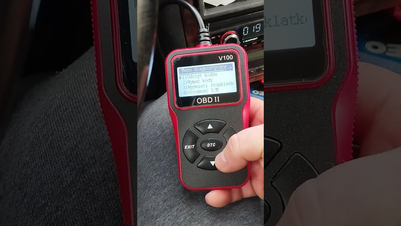 Chiński skaner OBD2 v100 z temu test