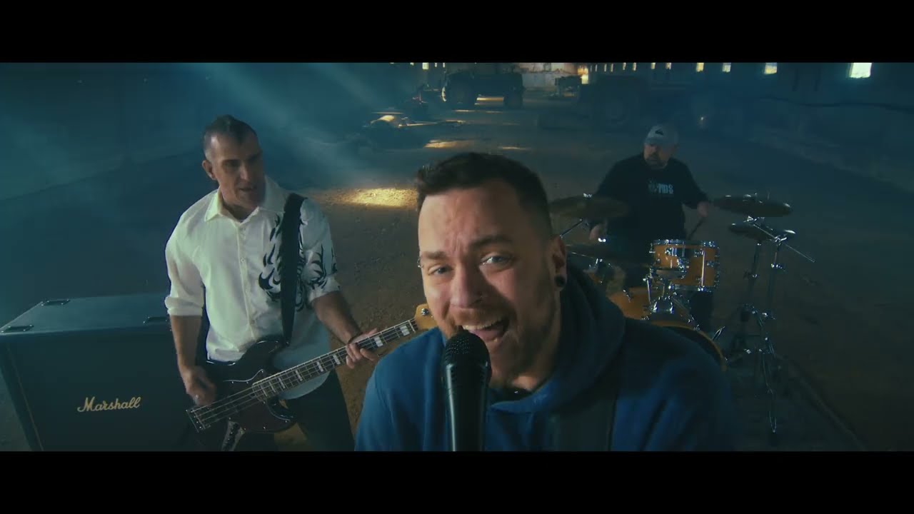 EL HOMBRE DEL SACO FEAT IKER PIEDRAFITA - COMO LAS BALAS (VIDEOCLIP OFICIAL)