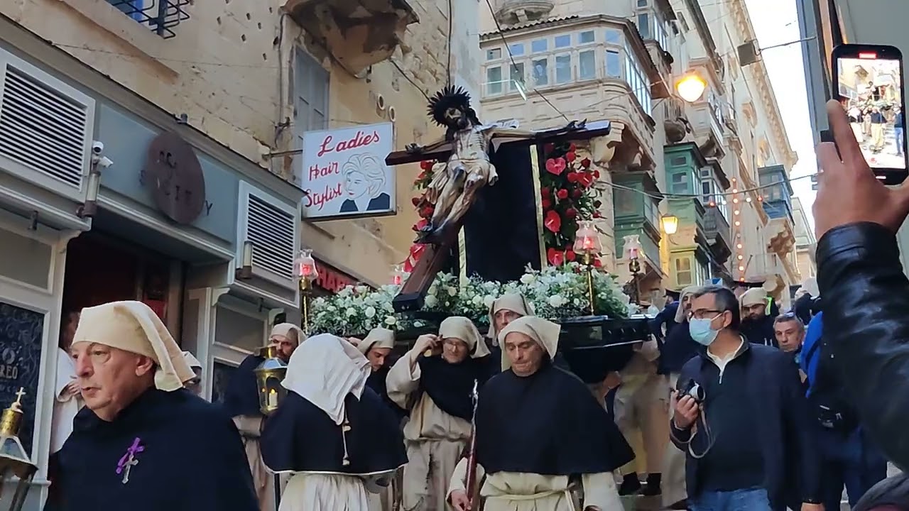 IL- KURCIFISS MIRAKOLUZ TA' GIEZU FIT- TARAG QABEL ID- DHUL.
