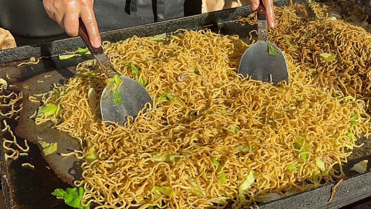 japanese street food - cheap 400¥ yakisoba   安くて美味しい焼きそば
