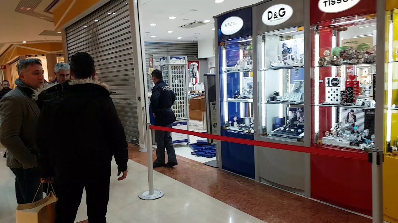 Rapina gioielleria Centro Commerciale Auchan