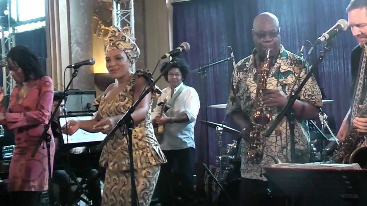 Manu Dibango - Live à Paris 20-05-2012