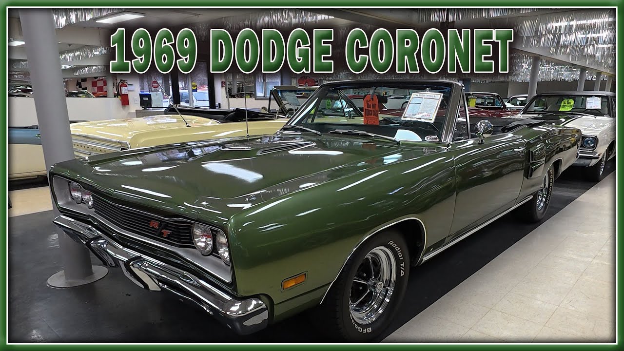 Dodge Coronet R/T 1969 года выпуска на выставке Volo Auto Museum Sales в городе Воло, штат Иллино...