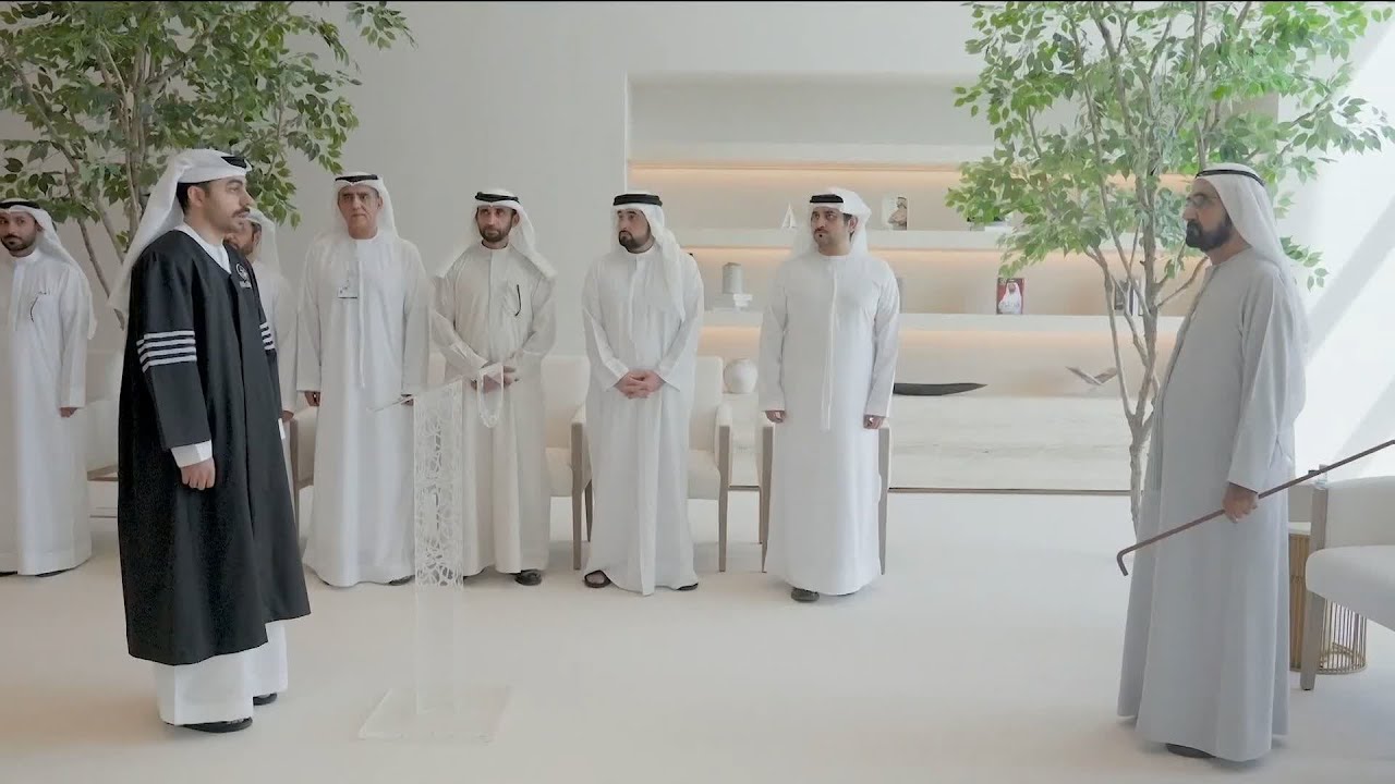 أمام محمد بن راشد.. 20 من أعضاء النيابة العامة الجُدد في دبي يؤدون اليمين القانونية
