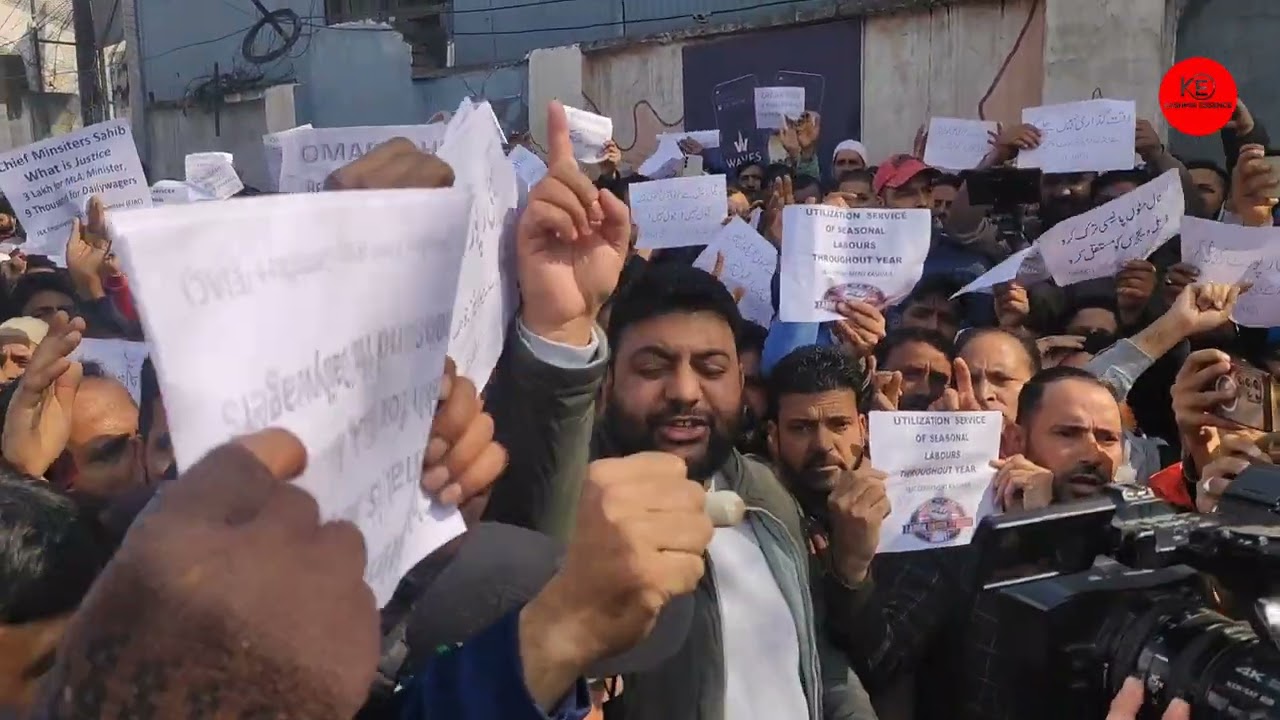 Casual Labourers and Daily Wagers Stage Protest at TRC Srinagar