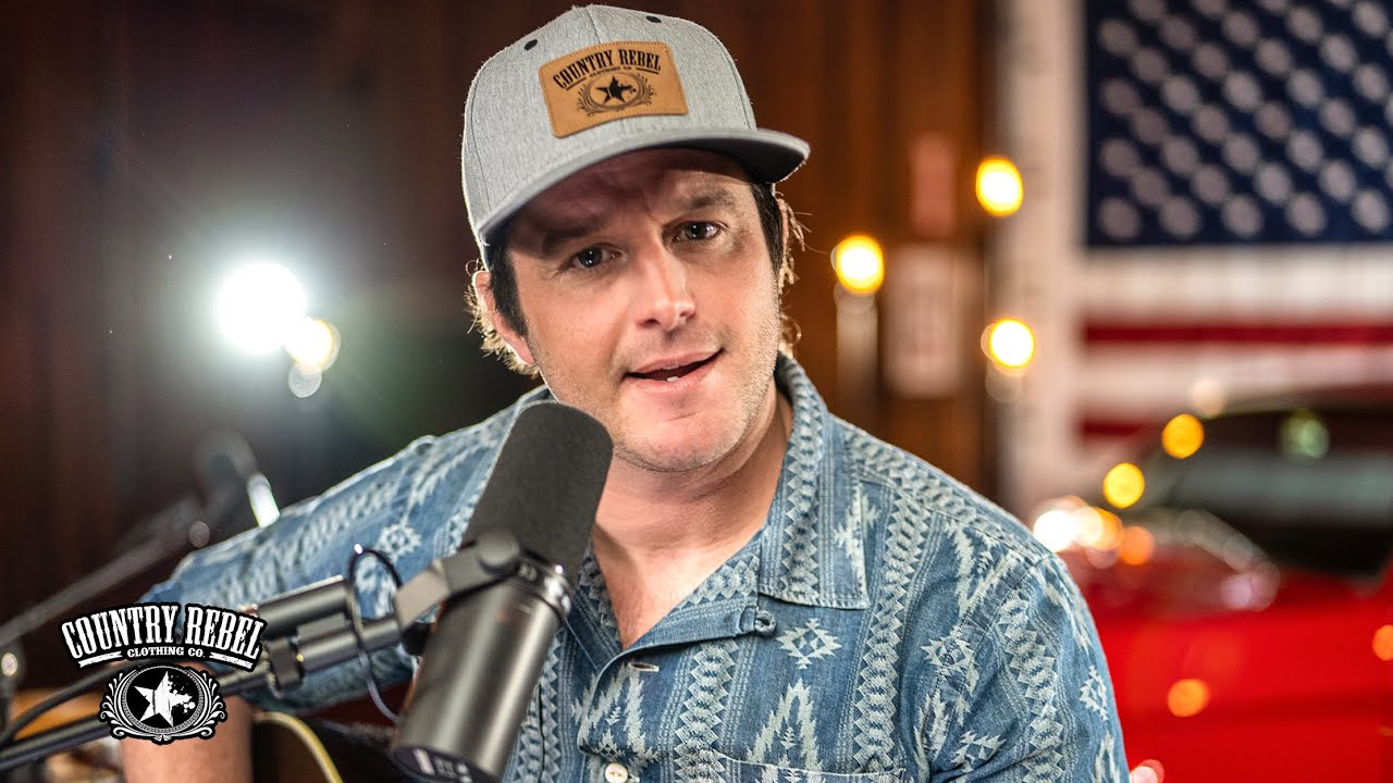 Easton Corbin pays tribute to Merle Haggard with 'The Fightin' Side Of Me'