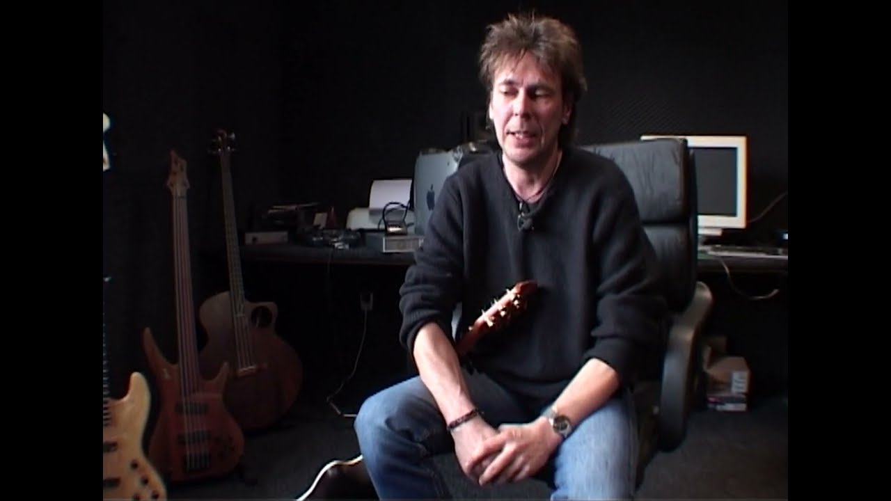 Het schrijven van In Nije Dei en Wer Bisto (Omrop Frysl&acirc;n, 2003)