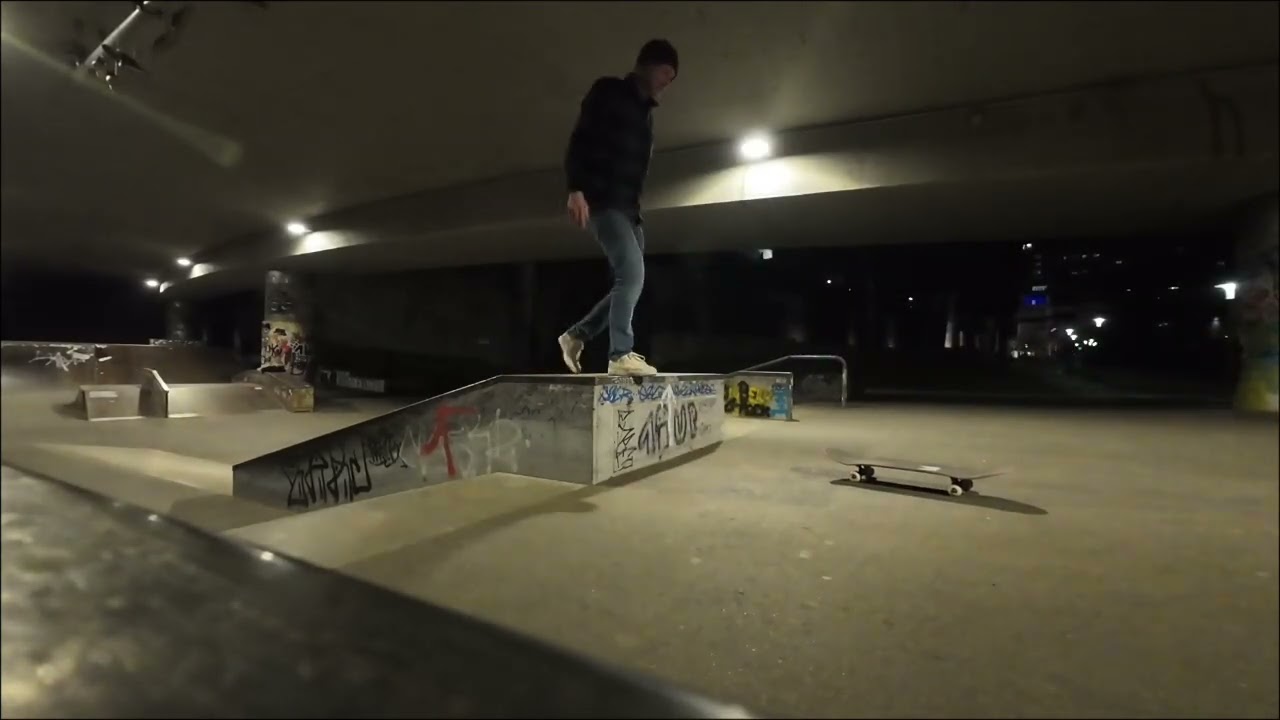 Night. Streets.Skatepark. 