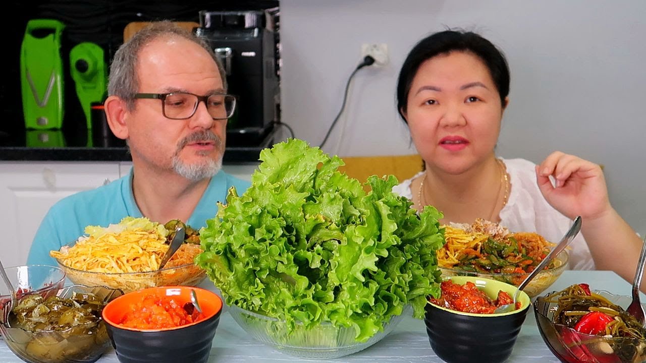 Мукбанг КУКСИ с САЛАТАМИ из ОГУРЦОВ, МАРИНОВАННЫМ ПЕРЦЕМ, ФАСОЛЬЮ и БАКЛАЖАНАМИ