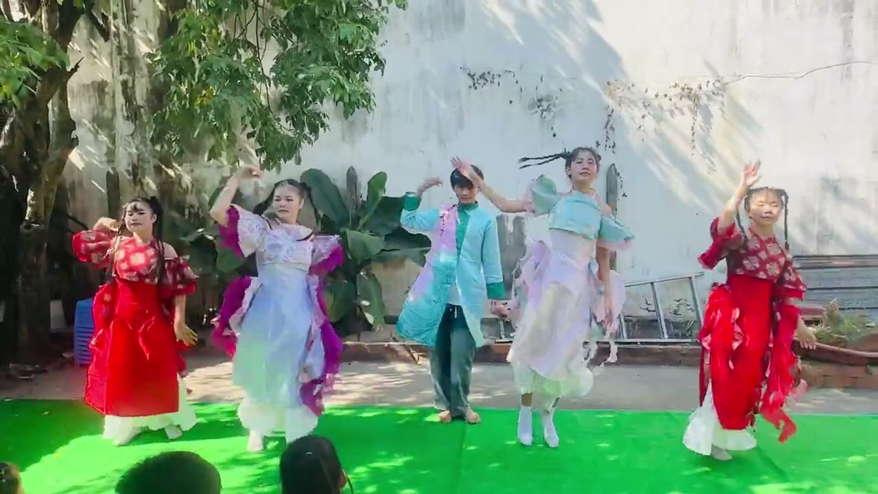Khai trương Nguồn Sáng Việt | Nụ cười xuân | NiNa Dance