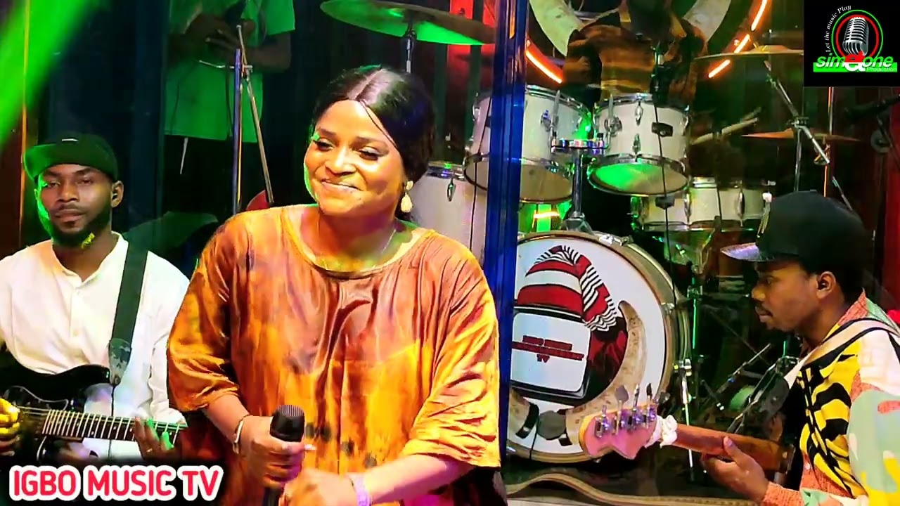 Chinwe Bliss on a worship and praise medley live session.