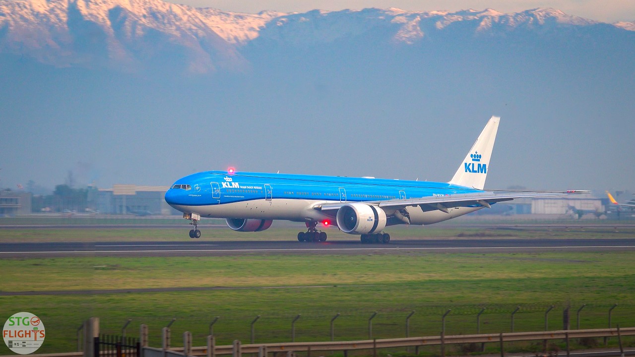 KLM Boeing 777 landing in Santiago. Plane spotting at Pudahuel [SCL] airport.