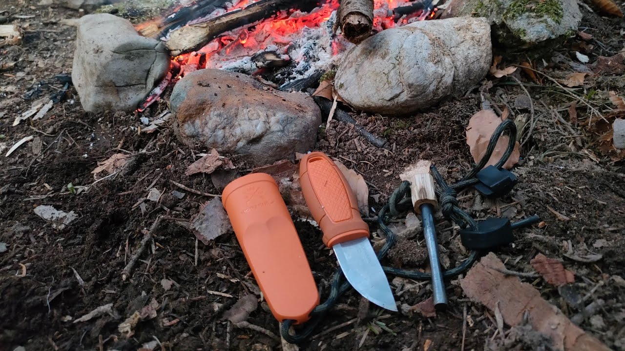 ACCENSIONE FUOCO CON FIRESTEEL E COLTELLO.