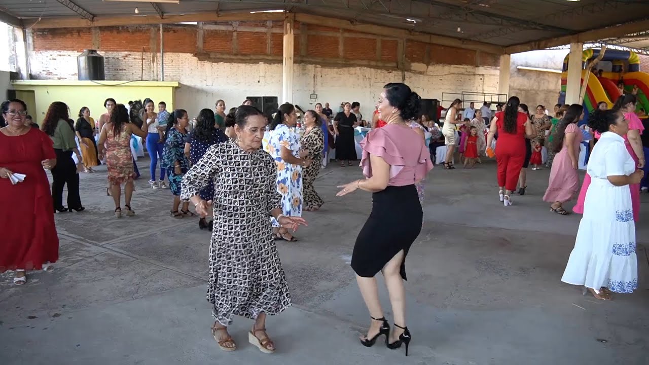 ES SABADO Y EL CUERPO LO SABE !!! BAILE EN LA TIERRA CALIENTE #fiestasdepueblo #guerreromexico