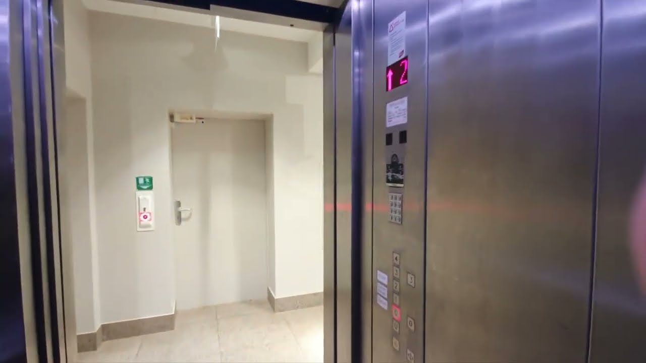 Tepper Aufzug (Lisa Steuerung) bei H&M in Münster.