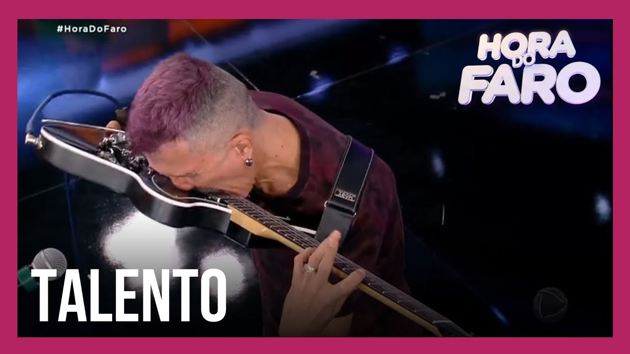 Mazin Silva toca guitarra com a boca no Hora do Faro