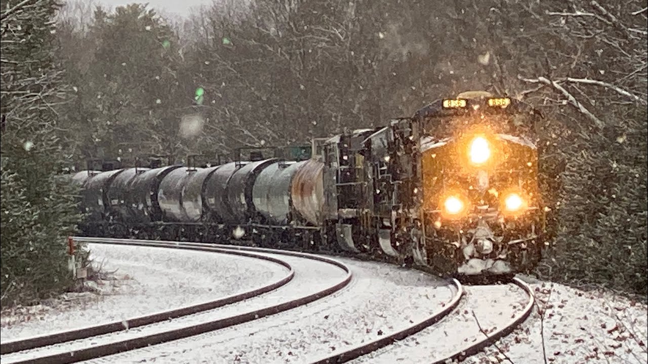 CSX M438 stops at CP60 to drop off Autoracks for EBSR 