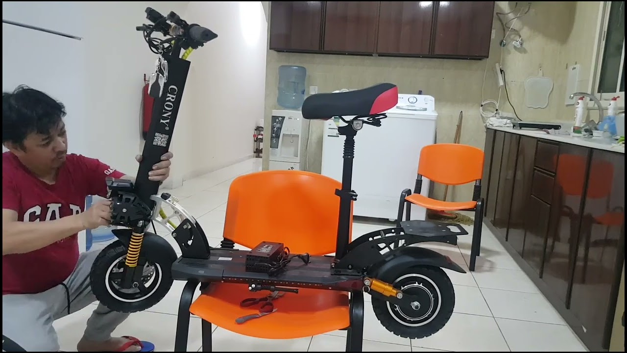 Crony Unboxing electric scooter