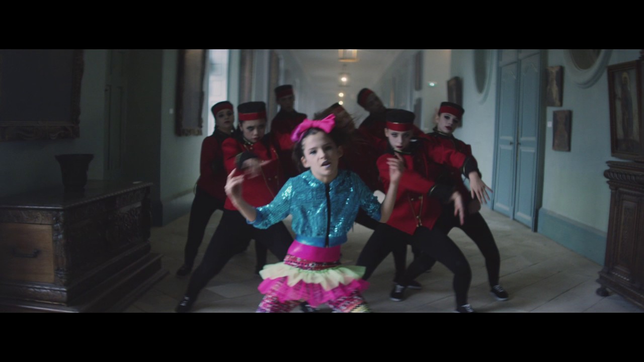 Nassi - La Vie Est Belle (Official Music Video)