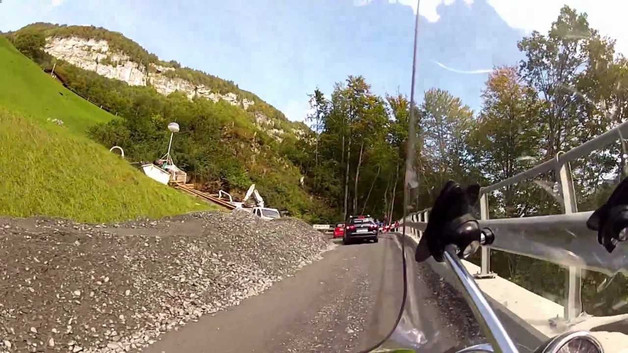 Motorradfahrer filmt eigenen Unfall - Sturz am Klausenpass