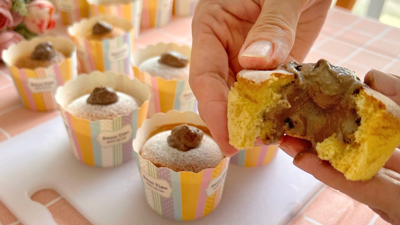 Banana Chiffon Cupcake with Melted Chocolate Cream