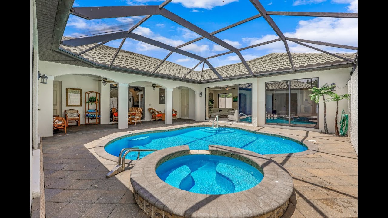 GORGEOUS & PRIVATE - Courtyard style POOL home
