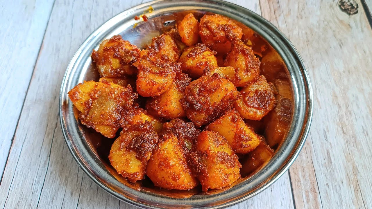 Quick & Easy Potato Roast 🥔 | Urulai Roast Recipe | Aloo Masala Roast | Gitam's Curry