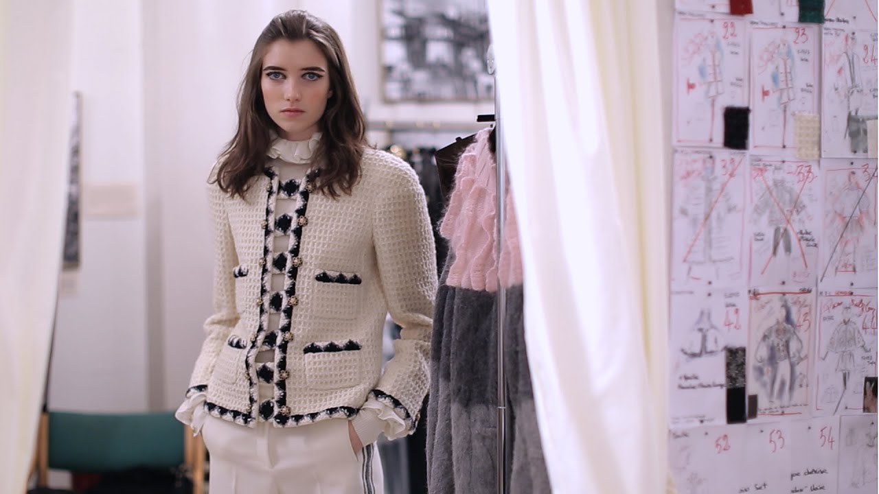 Behind–the–scenes of the Métiers d'Art 2014/15 Paris-Salzburg Show – CHANEL Shows