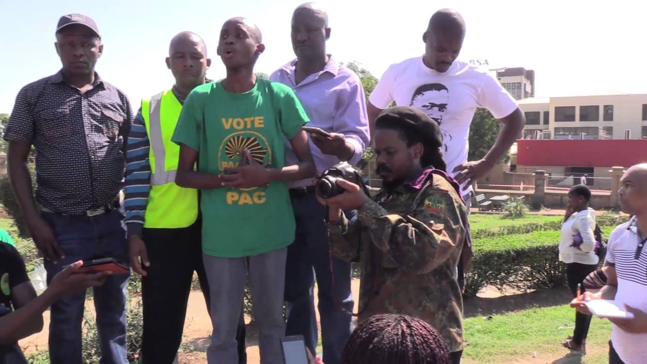 Oldman Mahlangu addressing workers in Umtata
