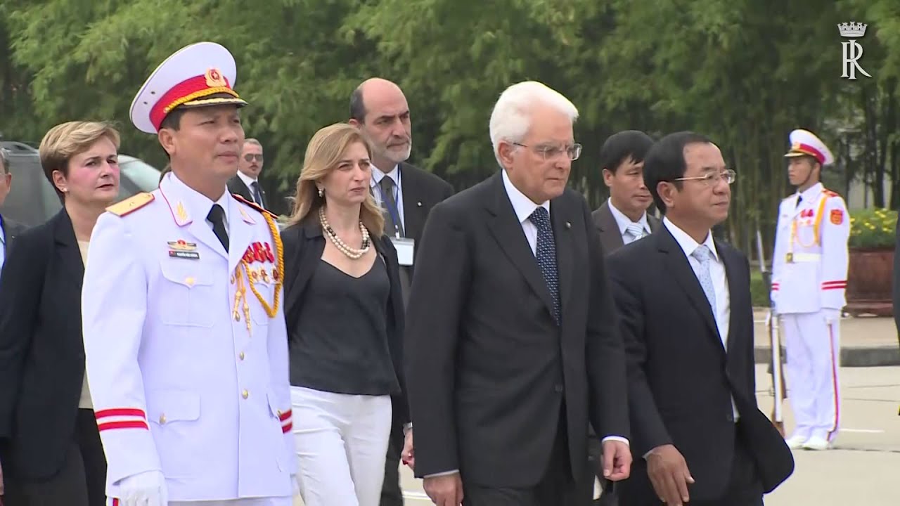 Mattarella depone una corona  al Mausoleo di Ho Ch