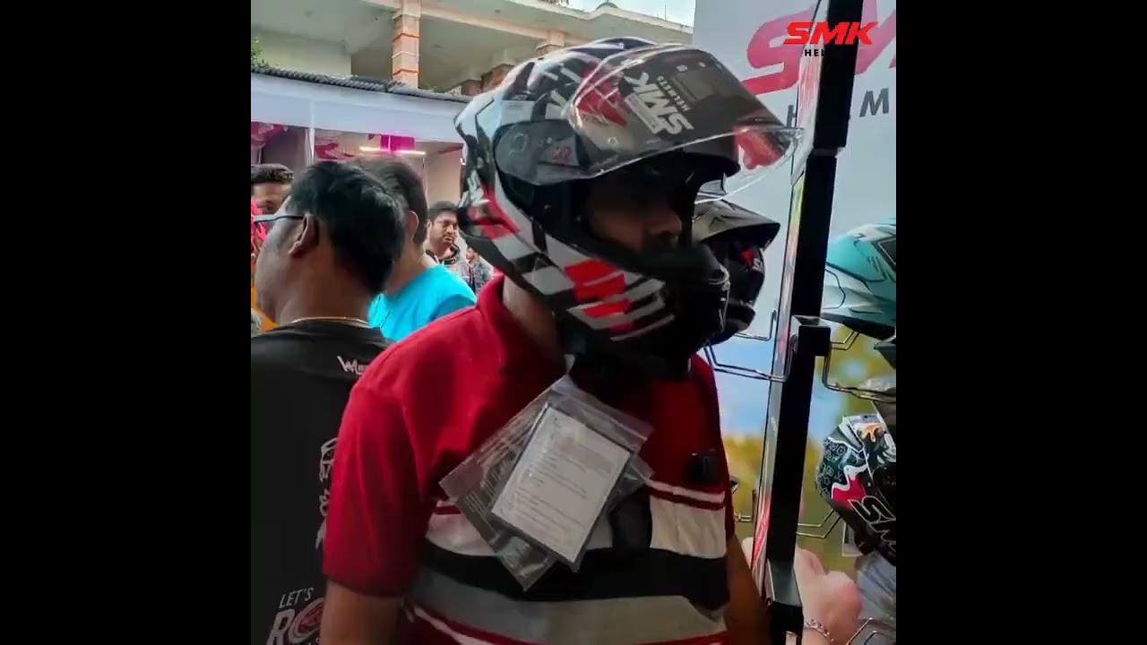 WCRM8 | SMK Helmets