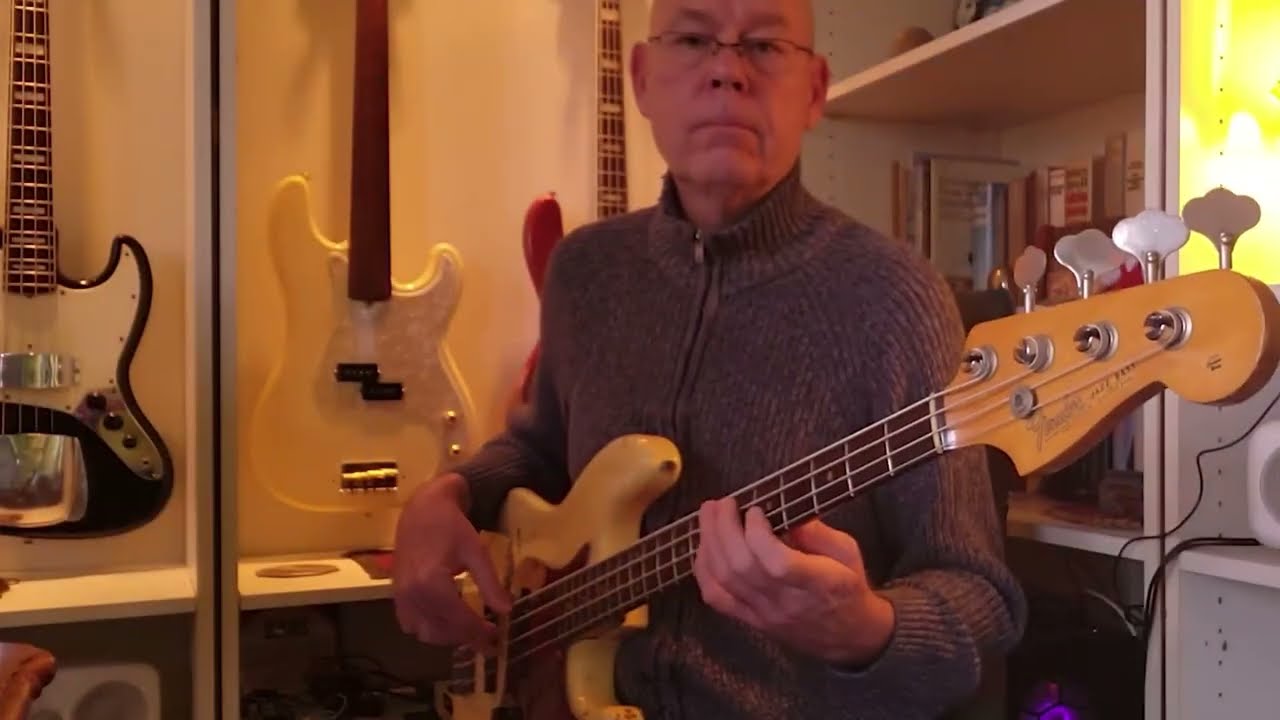 electric bass Rock/Funk groove in D minor - Fender Jazz Bass 1964