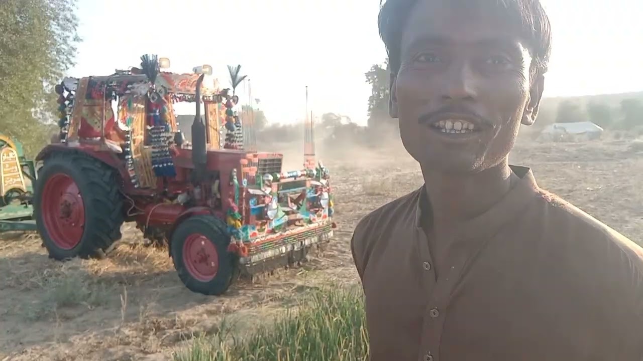 ٿريشر گوار ڪڍي رھي آھي.                                            Thar culture Poetry Sardar Sangi 